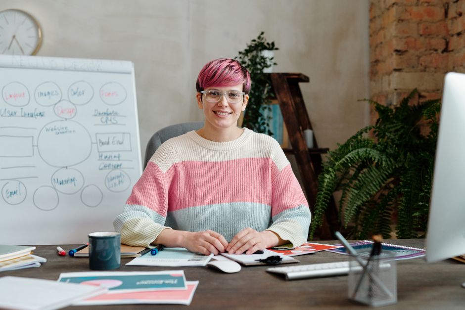 Команда SocialSpark за работой в офисе